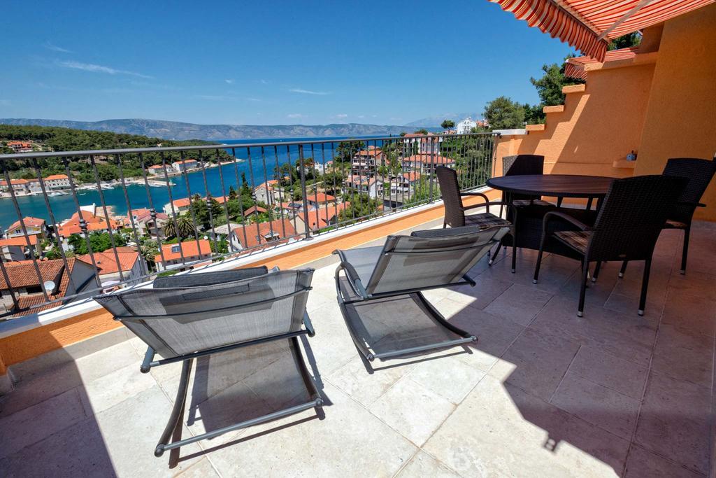 Big Blue Apartment Jelsa  Exterior photo